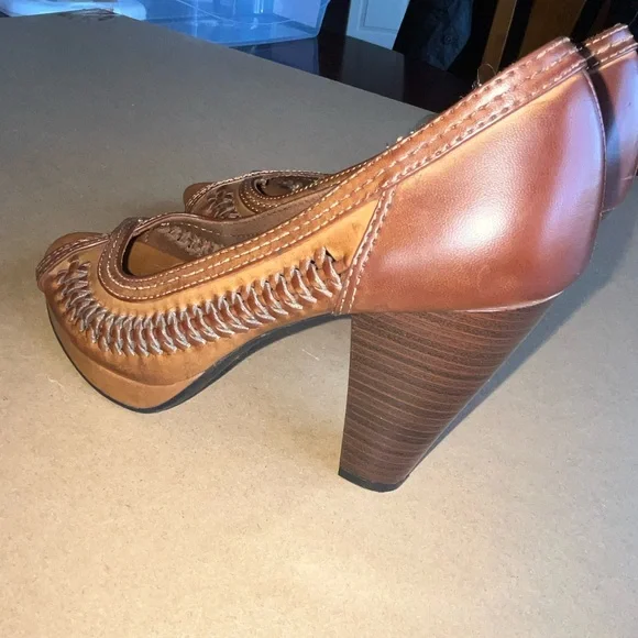 Final Price!!!! Women's Brown Peep Toe Heels by American Eagle - Picture 4 of 9
